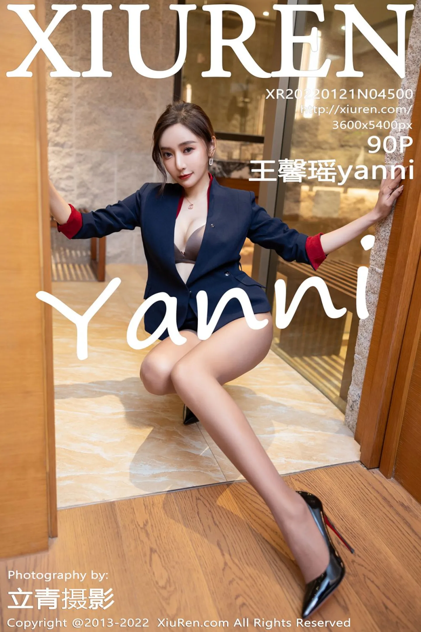 [XiuRen秀人网]VOL.4500 女神王馨瑶yanni职业装主题蓝色上衣配短裙超薄黑丝诱惑写真90P-秀人网官方网站